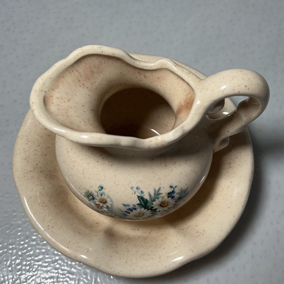 Vintage Ceramic Pitcher and Bowl Set with Daisy Floral Design on Front - Picture 3 of 10